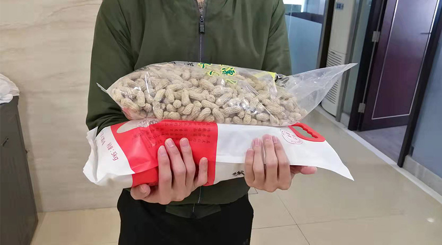 新春關(guān)懷 禮滿情暖！金環(huán)電器給員工發(fā)年貨